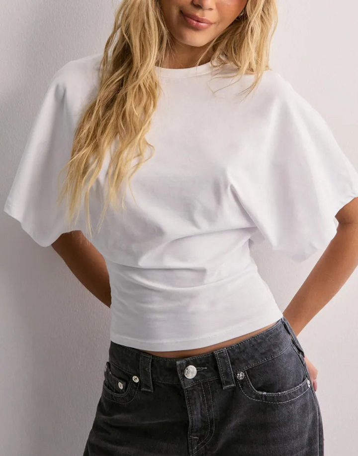 T-shirt oversize décontracté pour femme, coupe lâche et confortable, parfait pour un look casual chic au printemps/été.