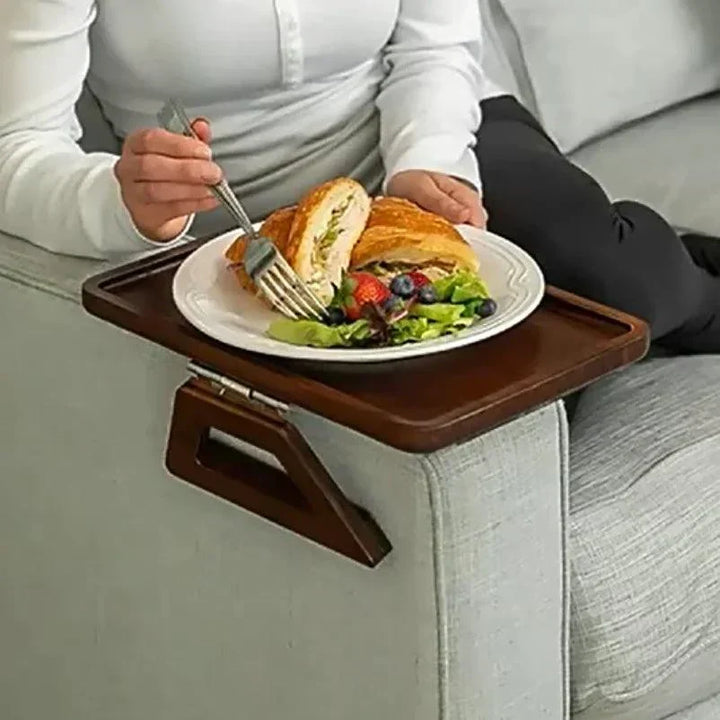 Tablette pliable en bambou massif pour accoudoir de canapé, design élégant et support en bois durable.