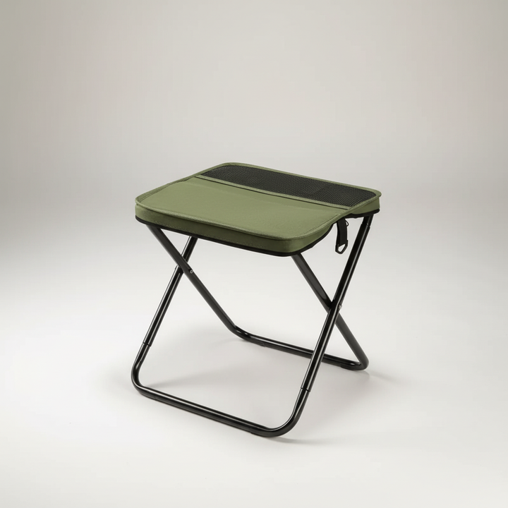 Tabouret trépied pliable noir compact pour camping, randonnée. Léger et portable pour vos aventures.