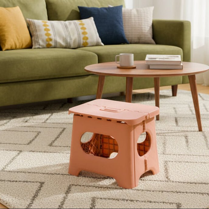Tabouret pliant portable sécurisé, idéal marchepied pour cuisine, salle de bain et rangement facile à la maison.