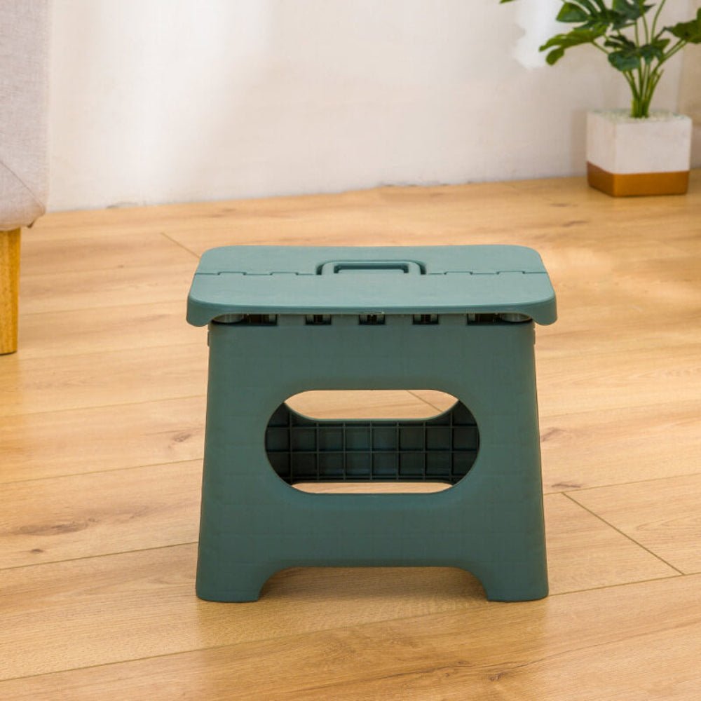 Tabouret pliant multifonction, portable et sécurisé, idéal comme marchepied d'appoint pour cuisine, salle de bain.