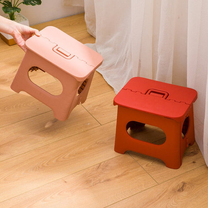 Tabouret marchepied pliant avec surface antidérapante pour une sécurité maximale en hauteur, rangement facile.