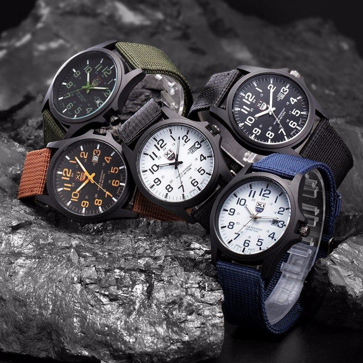 Montre sport homme avec affichage LED, chronomètre et bracelet silicone robuste pour toutes vos aventures.