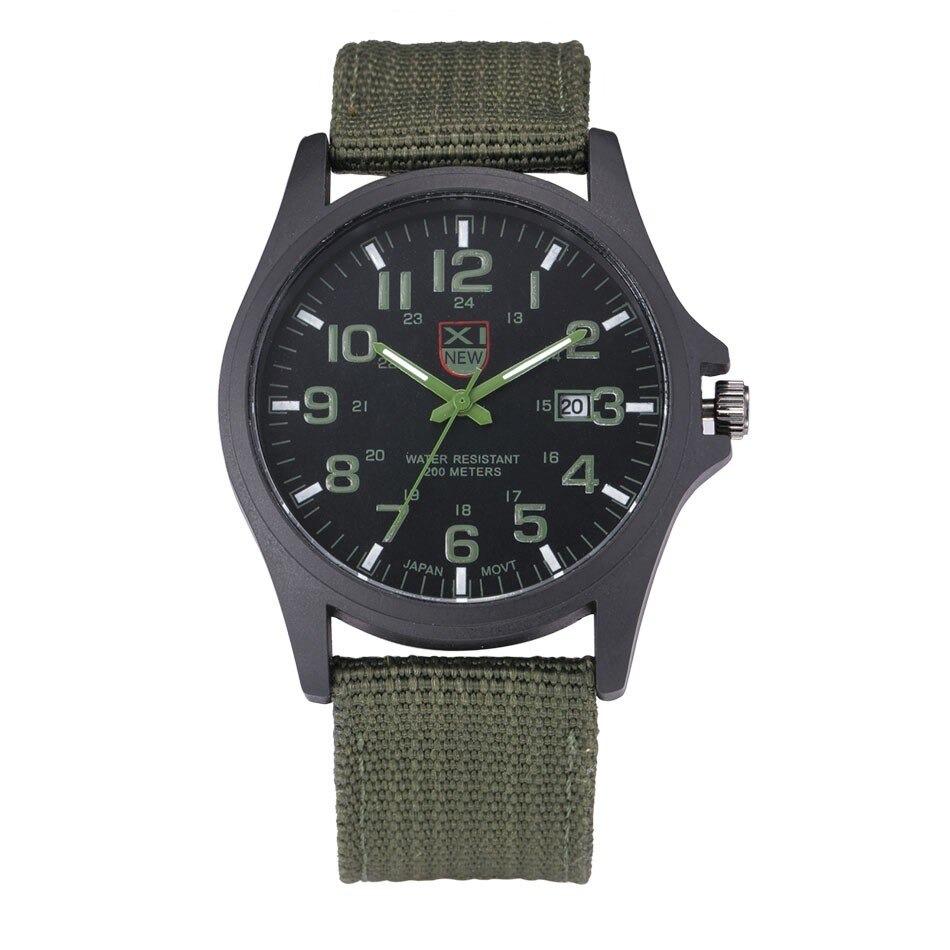 Montre homme robuste avec bracelet en silicone confortable, résistante aux chocs, parfaite pour l'aventure.