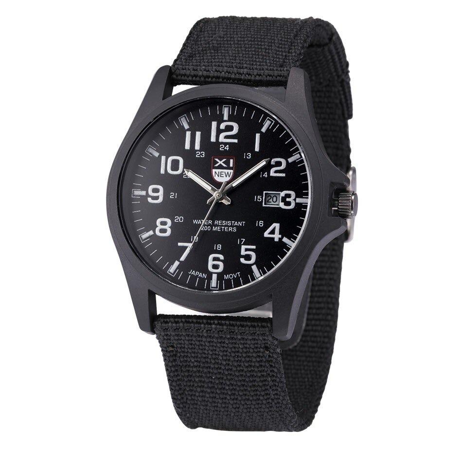 Montre tactique pour homme, design moderne et durable, avec éclairage LED. Idéale pour le sport et l'outdoor.