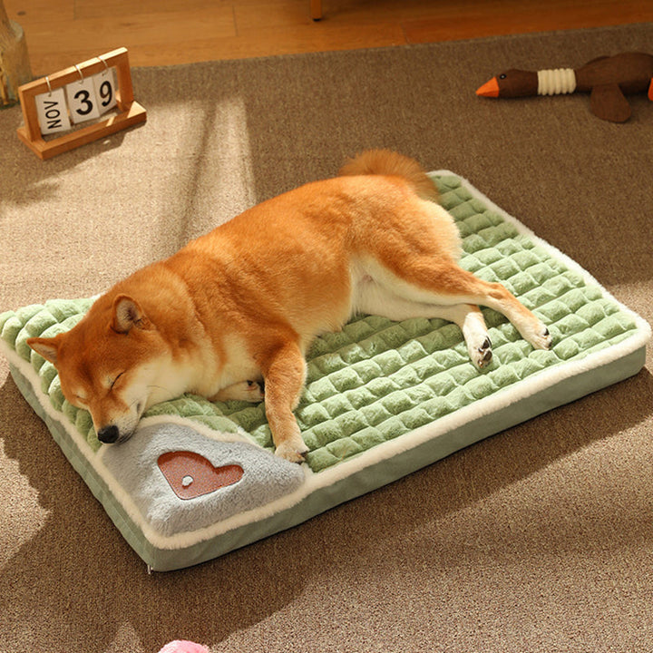 Tapis lit luxe pour animaux, ultra chaud et douillet, en peluche douce. Offre un confort hivernal optimal.
