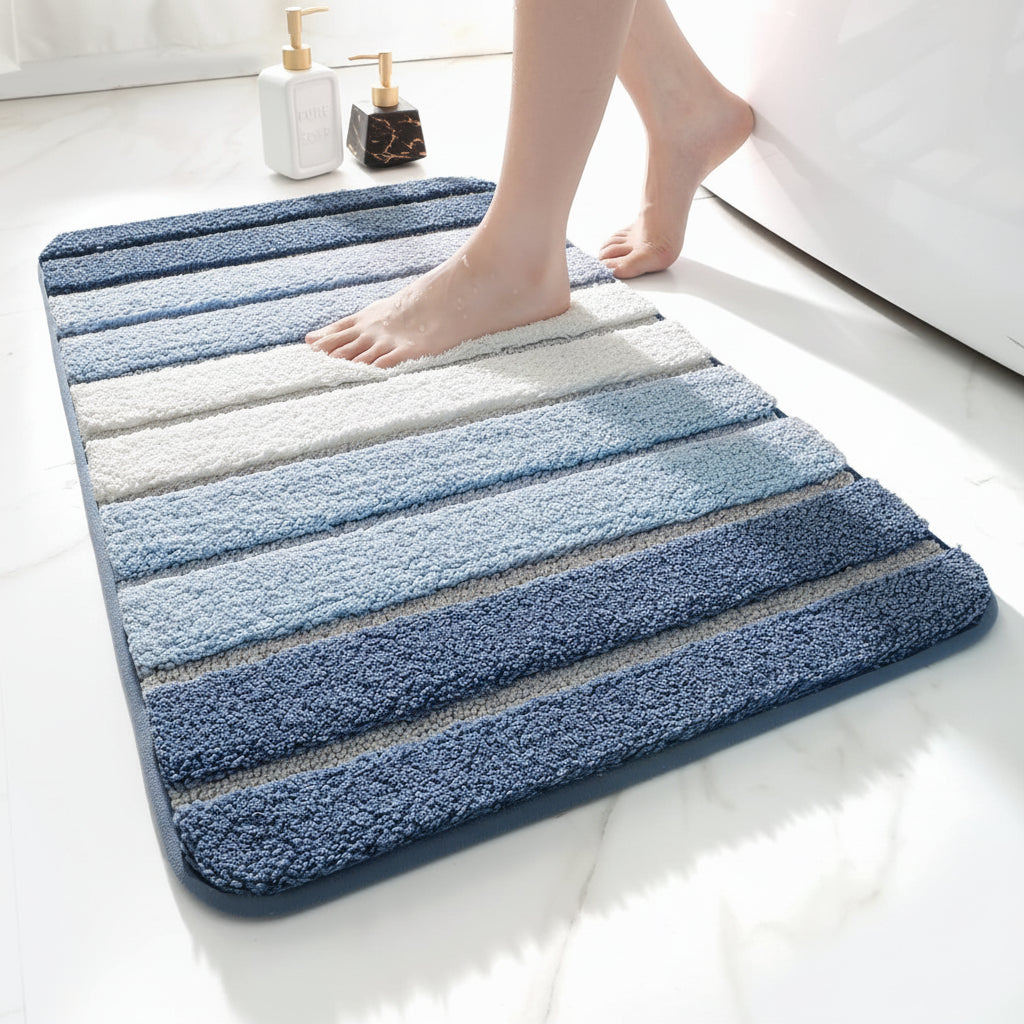 Tapis de bain doux microfibre, ultra-absorbant et antidérapant pour confort et hygiène optimale dans la salle de bain.