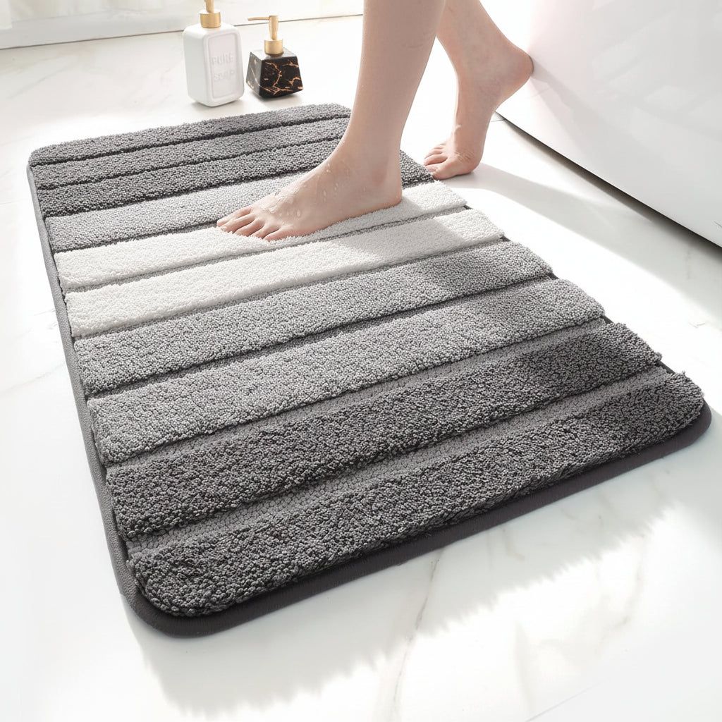 Tapis de bain antidérapant sécurisé en microfibre absorbante, prévient les chutes dans la salle de bain humide. Lavable.