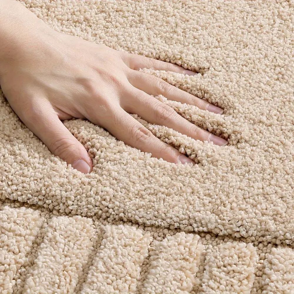 Tapis de bain couleur sable à rayures, séchage rapide et antidérapant, parfait pour une salle de bain zen et élégante.