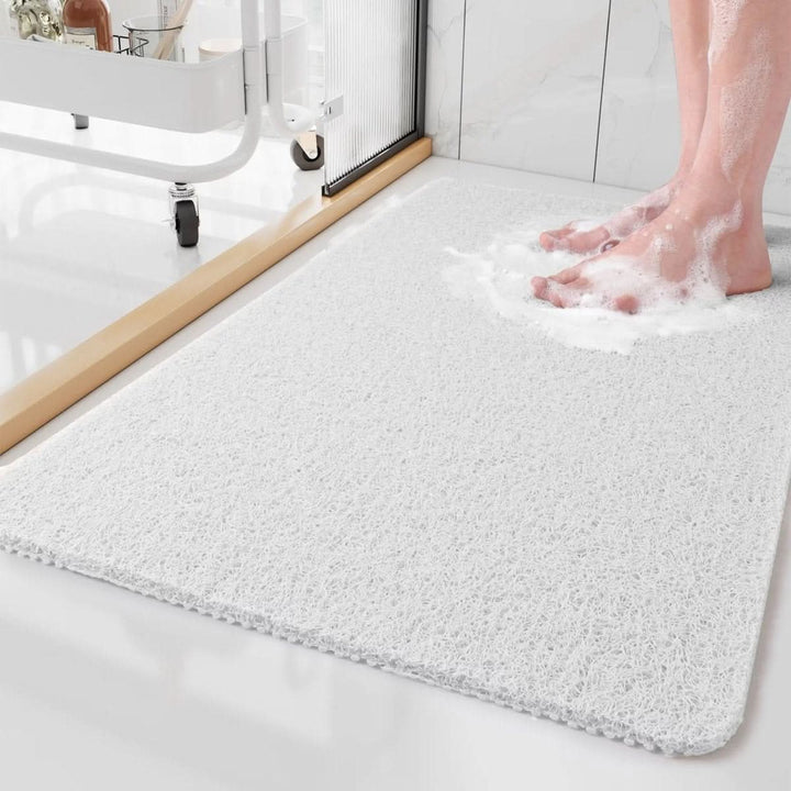 Tapis de douche confortable en PVC durable, antidérapant pour la salle de bain, facile à entretenir.