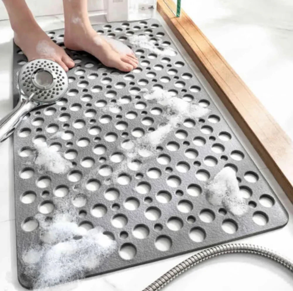 Tapis de douche confortable et anti-glisse, accessoire essentiel pour la sécurité et le bien-être dans votre salle de bain.