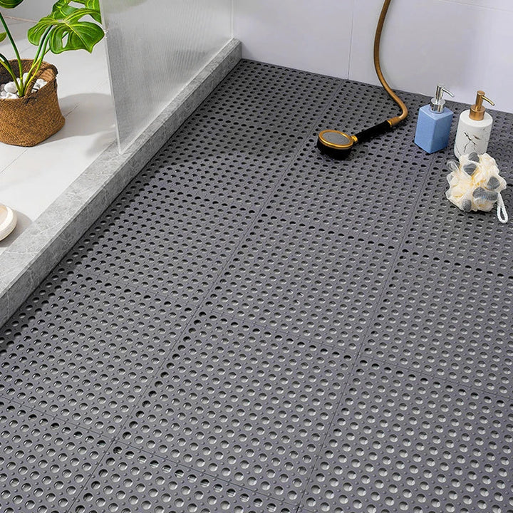 Tapis de douche antidérapant gris pour une sécurité accrue et hygiène du bain. Idéal pour votre salle de bain.