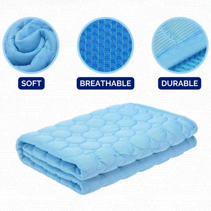 Tapis rafraîchissant bleu pour chien, idéal pour apporter fraîcheur et confort à votre animal en été.