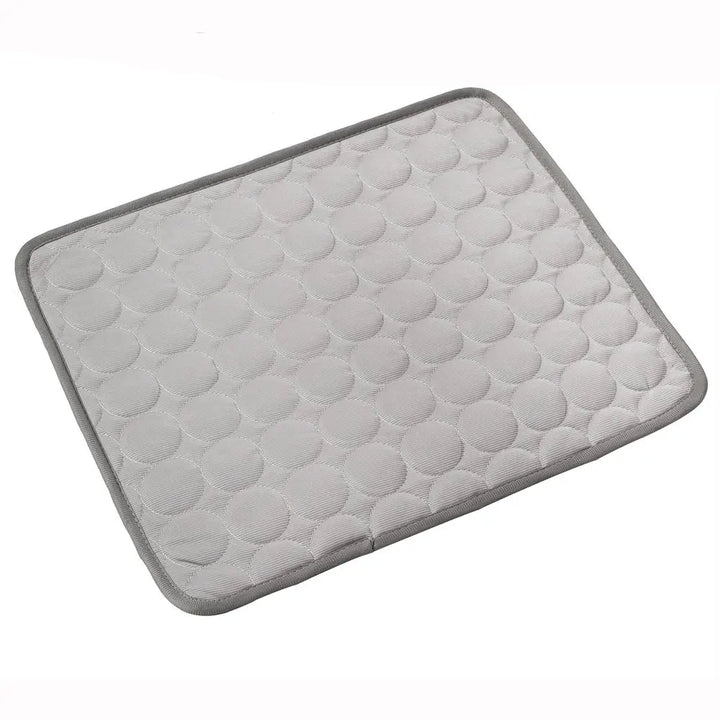 Tapis rafraîchissant bleu pour chiens et chats, idéal pour l'été. Offre confort et fraîcheur anti-chaleur aux animaux.