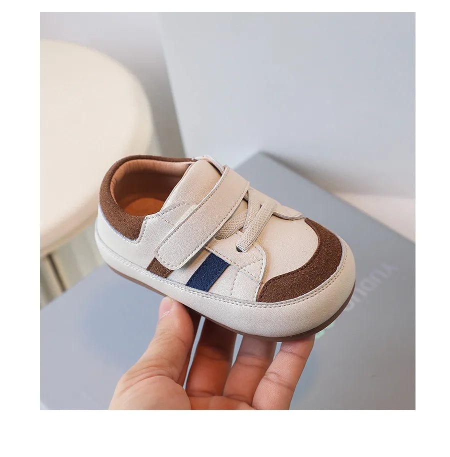Chaussons bébé confortables en textile, parfaits pour la marche et les premiers pas.
