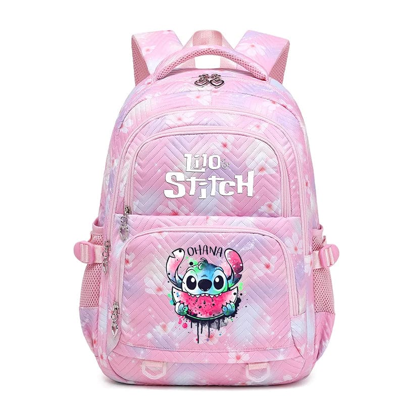 Gros plan sur le motif Stitch du sac à dos, détails adorables du personnage Disney.