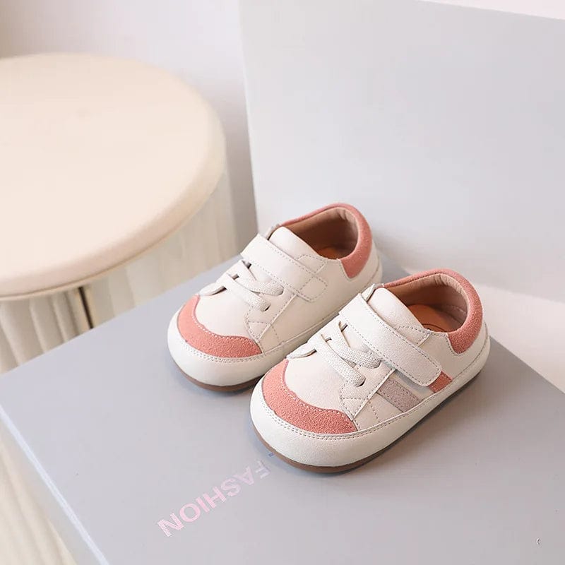 Chaussons textile respirants pour bébé, confort optimal et soutien doux pour les jeunes pieds.