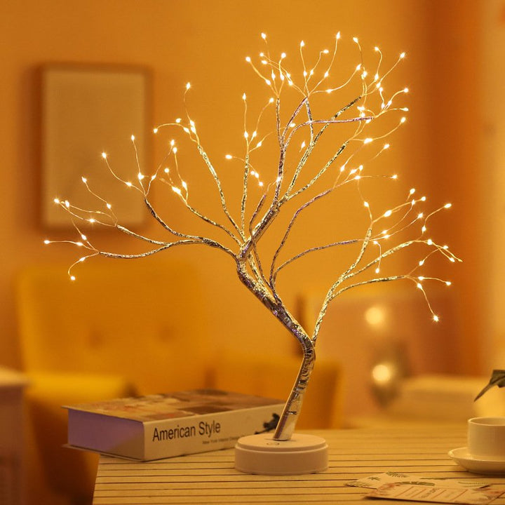 Détail lampe LED Arbre Bonsaï illuminé, branches flexibles. Lumière douce, idéale pour ambiance intérieure cozy et relaxante.