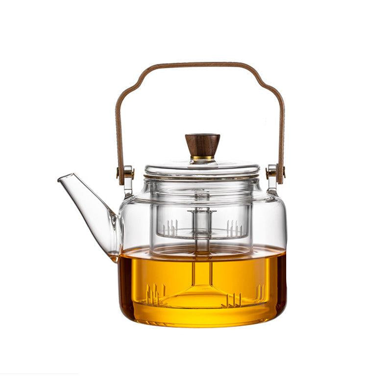 Vue détaillée d'une théière moderne 1,2L en verre transparent et base en bois pour service à thé.