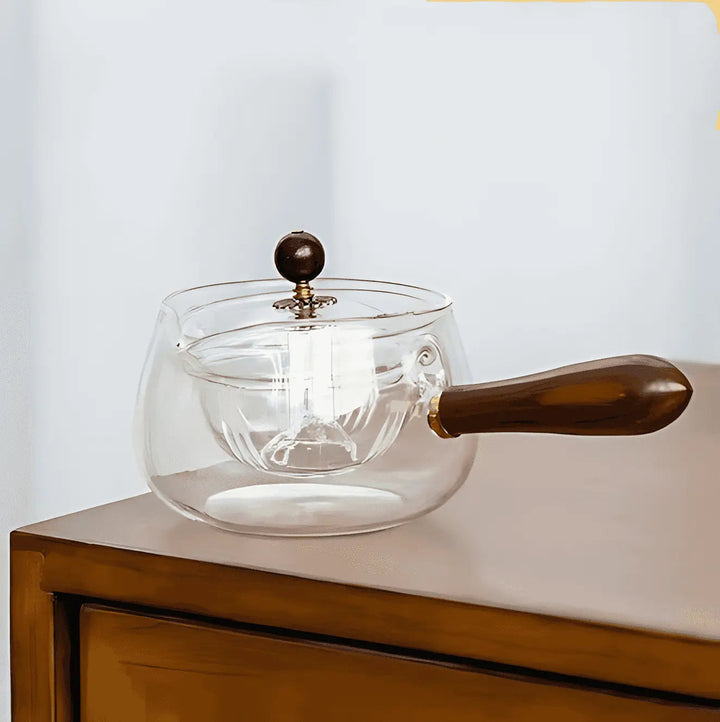 Théière rotative en verre, système innovant pour une infusion optimale du thé en vrac.