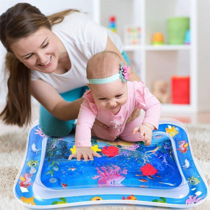 Tapis d'éveil à eau interactif pour bébé. Développe les sens, l'imagination et les premières découvertes.