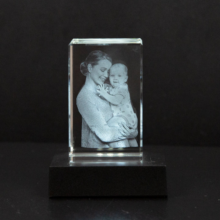 Cristal personnalisé avec portrait photo gravé, souvenir 3D unique et élégant pour vos proches.