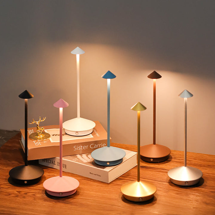 Lampe de table LED tactile sans fil rechargeable, design moderne, idéale intérieur/extérieur.