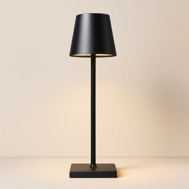 Lampe portable LED, étanche, pour table, sans fil, idéale pour un éclairage d'appoint décoratif et fonctionnel.