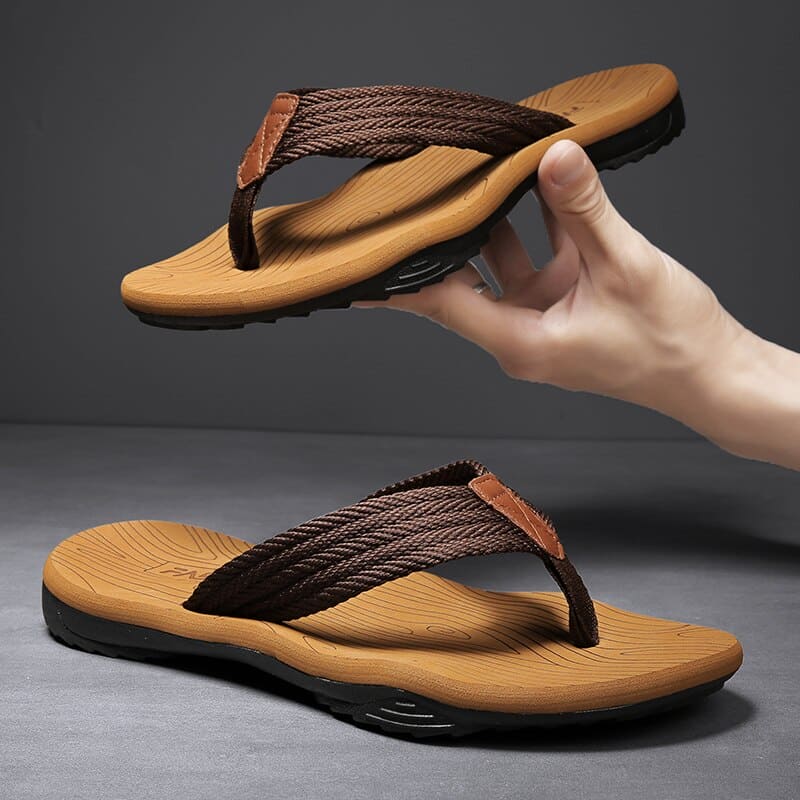 Sandales orthopédiques pour hommes, avec un soutien optimal pour les pieds. Parfaites pour le confort quotidien en été.