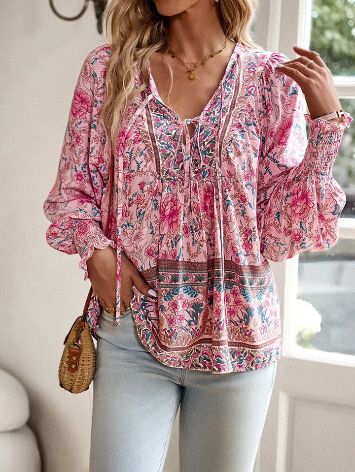 Top fleuri femme léger et confortable pour l'été. Motifs floraux colorés, style décontracté et élégant.