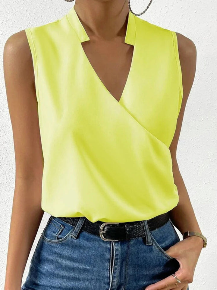 Top femme fleuri sans manches, col en V, un choix élégant et décontracté pour une garde-robe printanière.