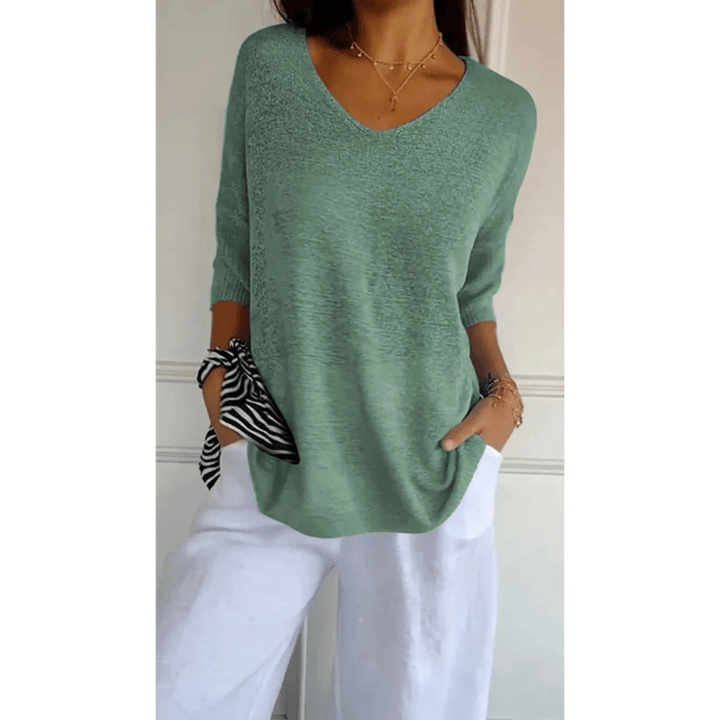 Top femme col V à manches 3/4. Élégance et confort pour votre garde-robe quotidienne. Idéal mi-saison.