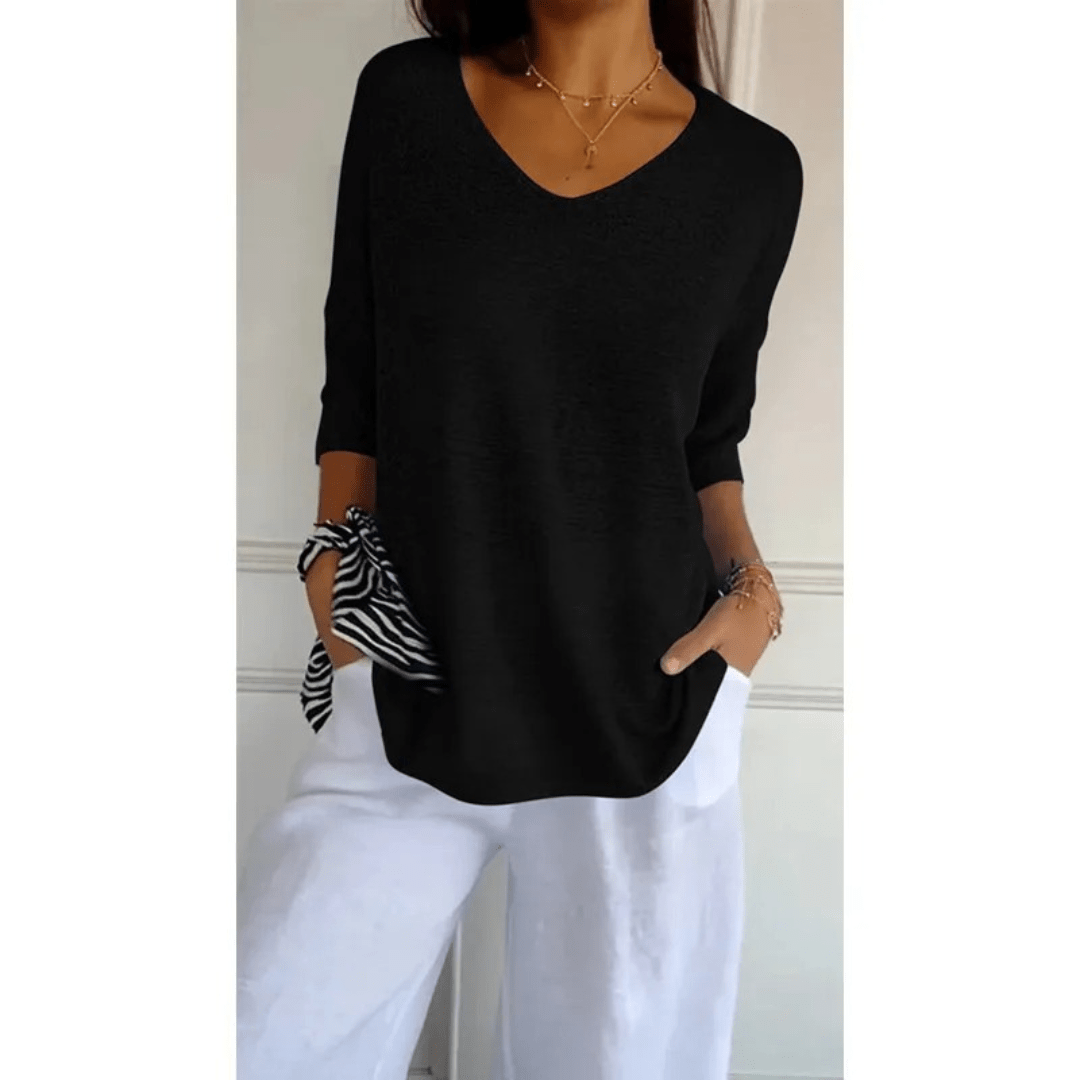 Élégant top femme à col V, manches 3/4. Idéal pour une tenue de mi-saison confortable et tendance.