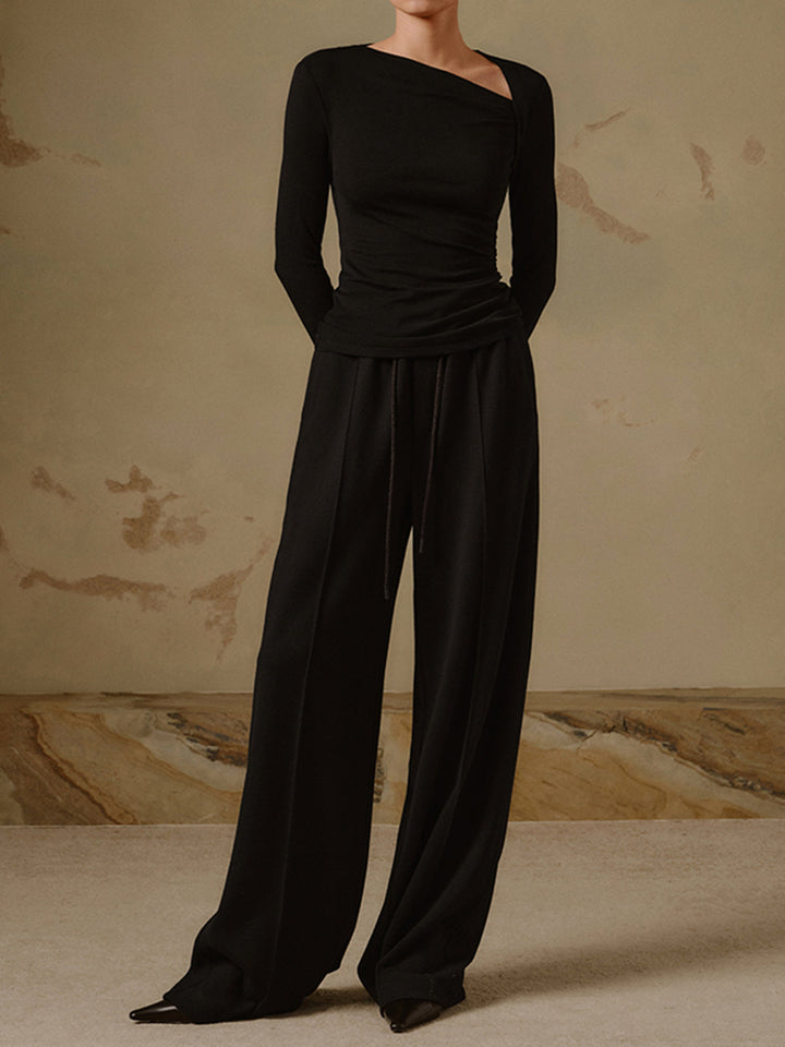 Top asymétrique élégant femme, noir, manches longues, ajusté, parfait pour un look chic.