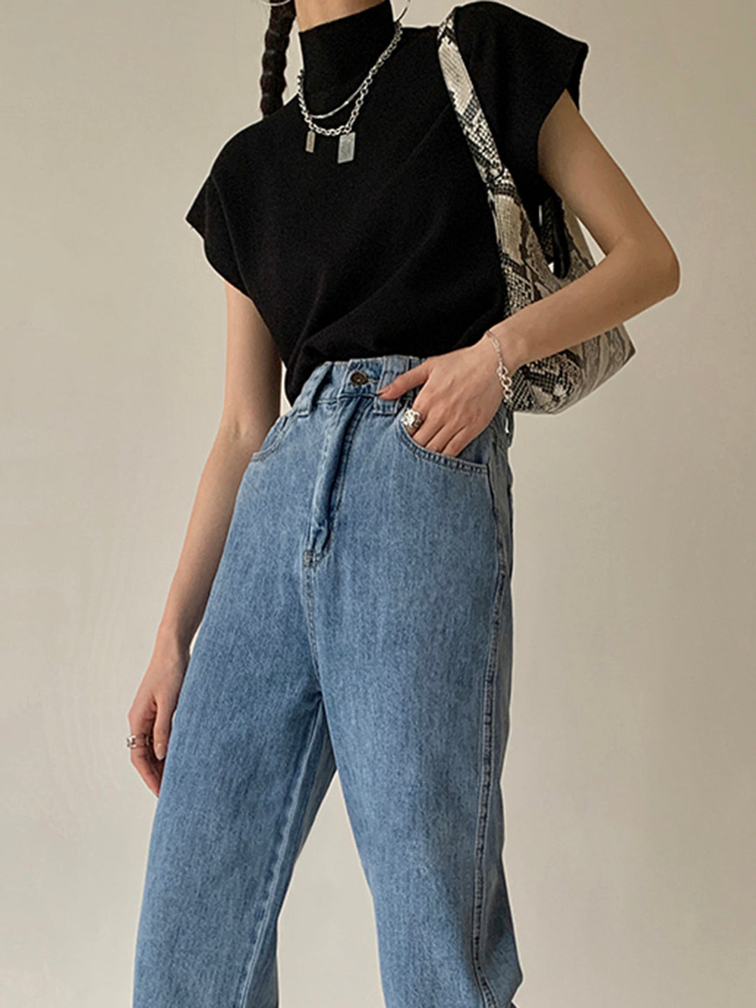 Haut femme tendance à col roulé manches courtes, style polyvalent, élégant et facile à porter.
