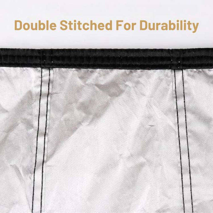 Vélo de route couvert par une housse de protection imperméable, assurant une sécurité anti-poussière optimale.