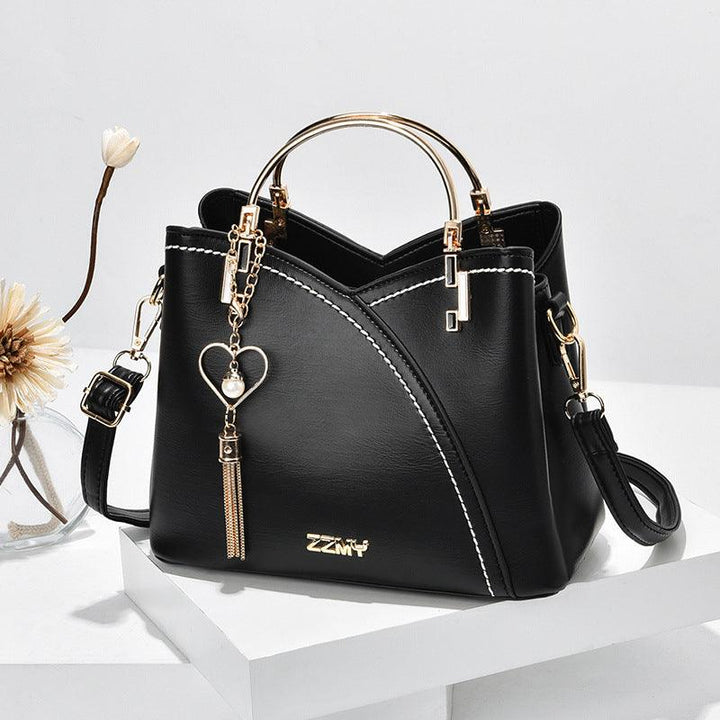 Sac fourre-tout en cuir élégant pour femme, design moderne et chic, parfait accessoire de mode.