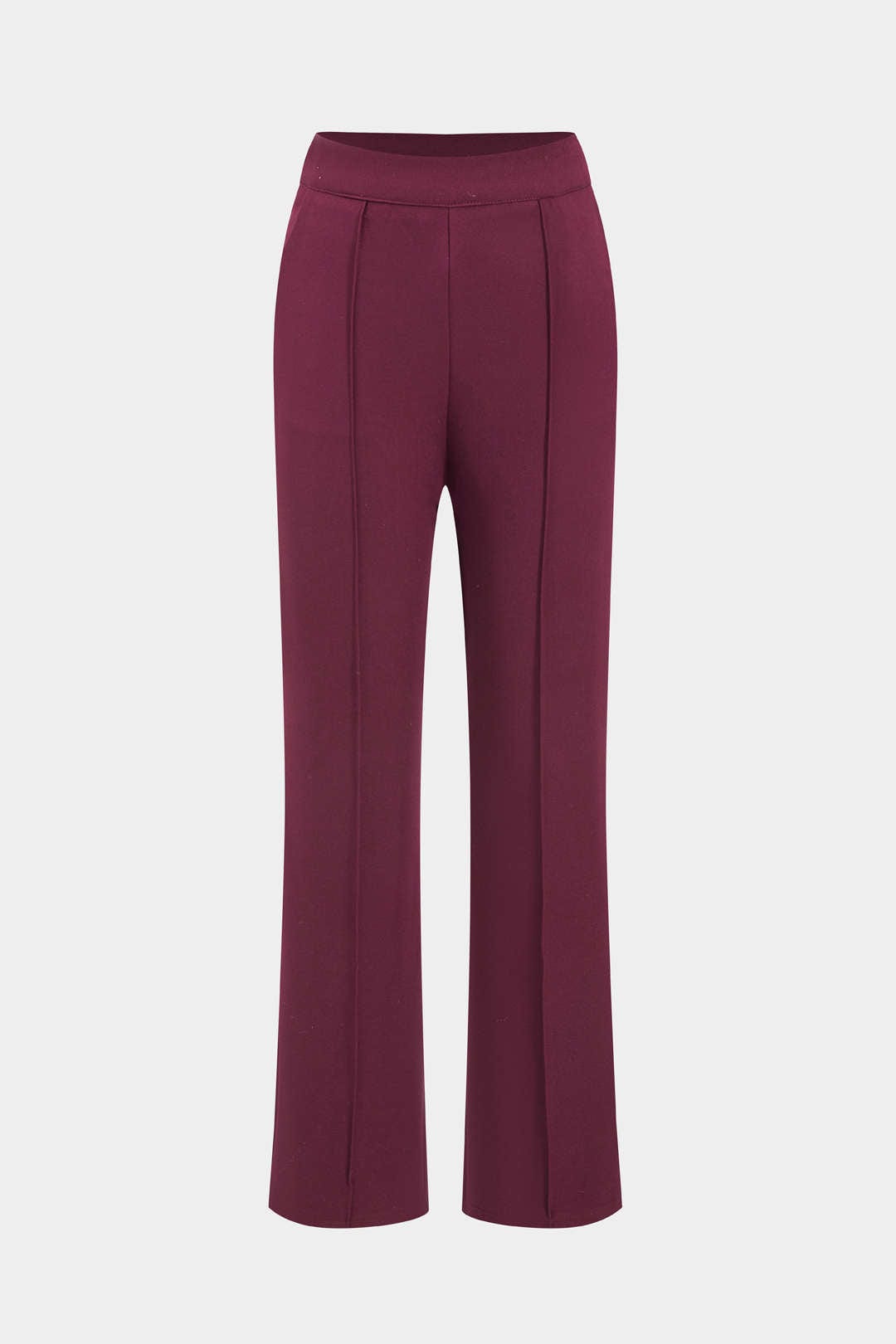 Élégant costume deux pièces femme rouge : blazer ceinturé et pantalon droit pour look sophistiqué.