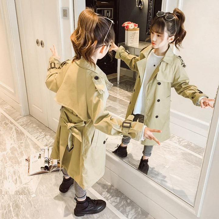 Veste marron longue enfant, trench classique, confort et style.