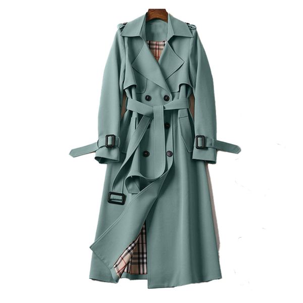 Trench long femme élégant, manteau classique. Parfait pour un style chic et raffiné, toutes saisons.