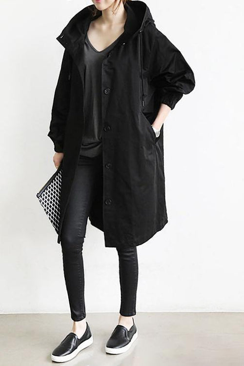 Vue de face du trench coupe-vent léger pour femme, parfait pour la mi-saison et la mode urbaine.