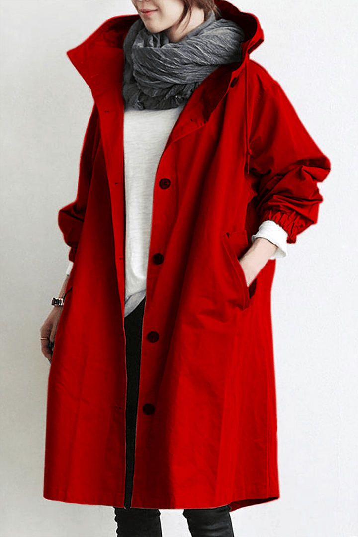 Mode femme : Trench long imperméable, coupe ajustée, col élégant et capuche pratique pour l'automne.