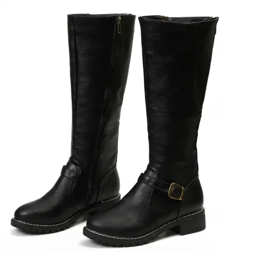 Superbes bottes hautes femme avec bride raffinée et petit talon bloc, parfaites pour une tenue tendance.