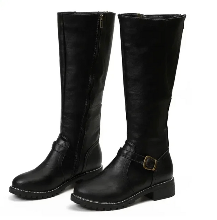 Superbes bottes hautes femme avec bride raffinée et petit talon bloc, parfaites pour une tenue tendance.