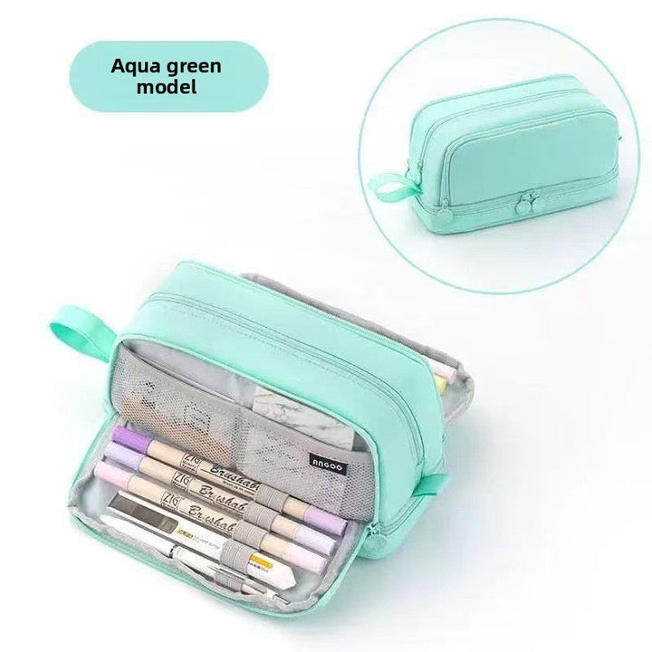 Trousse double compartiment noire, parfaite pour transporter et organiser stylos et crayons.