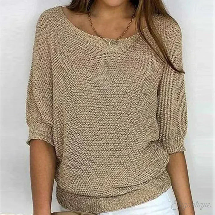 Pull hiver lila pour femme. Tricot confortable et chic, idéal pour rester au chaud avec style.