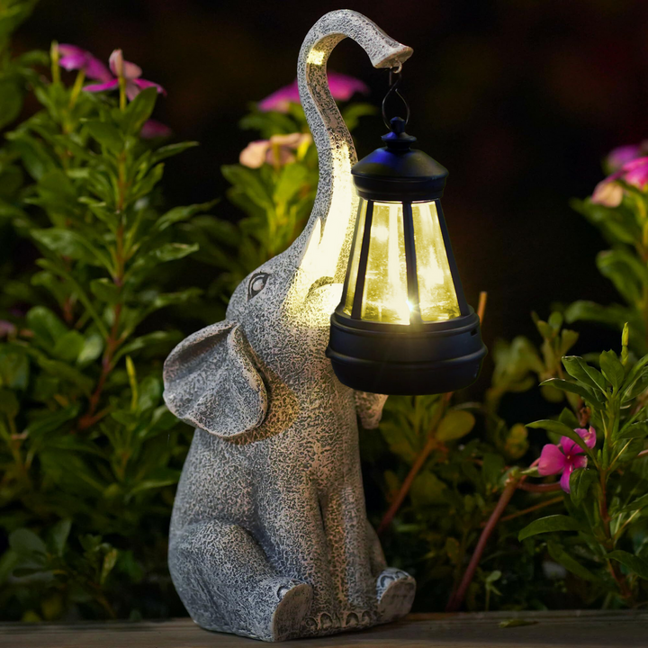 Lampe solaire éléphant pour jardin, luminaire décoratif extérieur en résine, créant une ambiance unique.