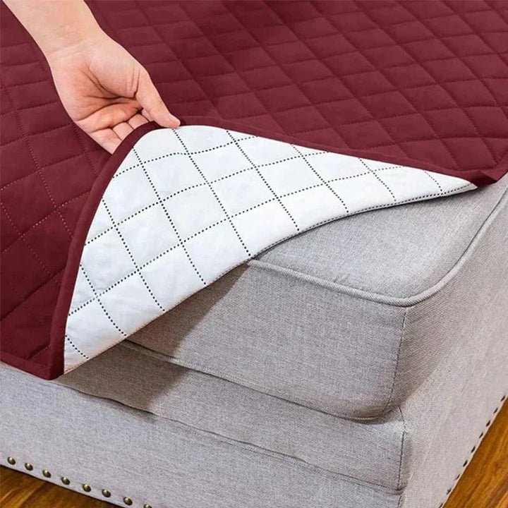 Housse de fauteuil extensible anti-griffes pour animaux, idéale pour un salon propre et stylé.
