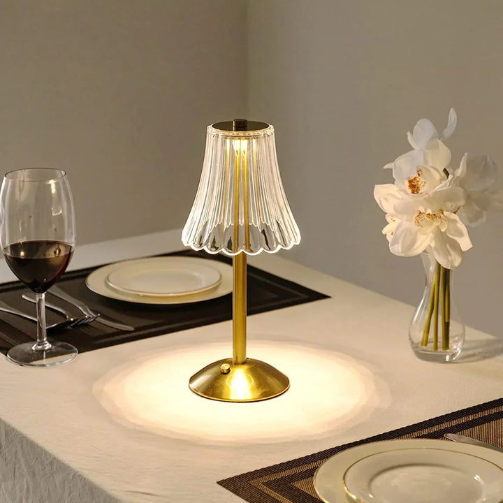 Lampe de table LED, cristal doré et tactile. Sans fil, rechargeable, pour une décoration moderne et une ambiance chic.
