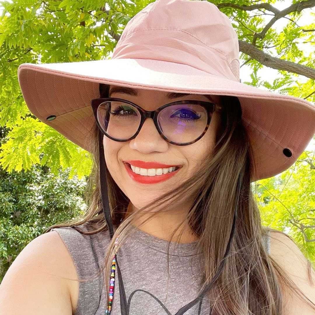 Chapeau d'été léger femme, large bord, anti-UV, idéal pour activités extérieures.